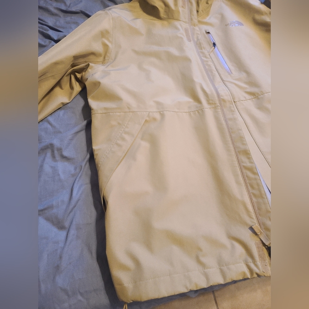 Waterproof/Windproof jacket - Picture 3 of 5